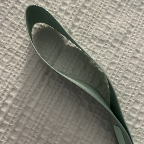 🩵Lululemon mint moment/pitch blue never lost keychain!!!!! NWT!! My fav color🩵 - Picture 7 of 7